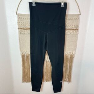 Nike Dri-FIT Maternity Leggings Size M